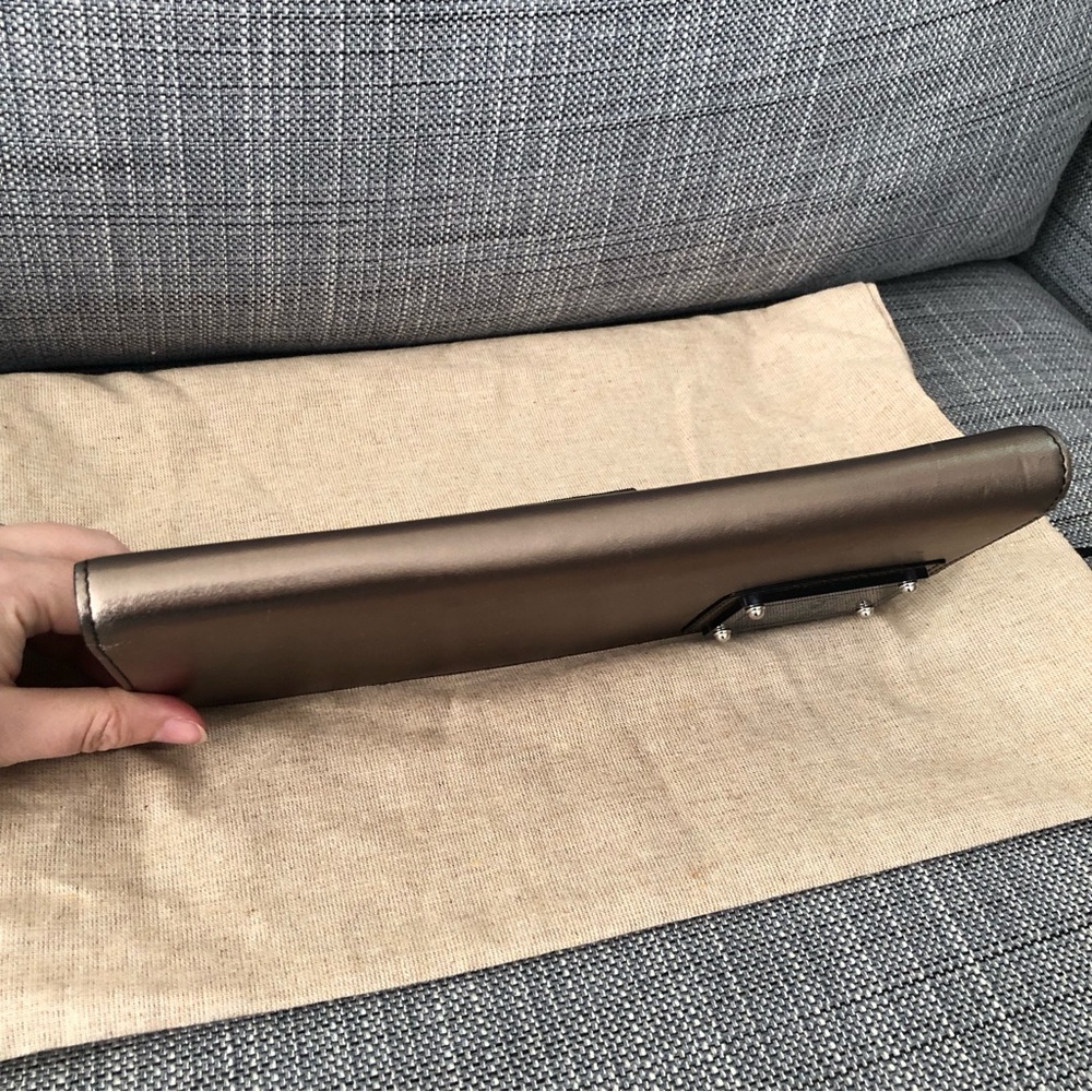 Gucci Bronze Clutch with Rare Logo Mirror - Picture 9 of 16